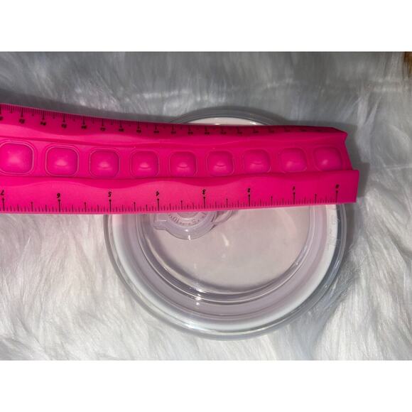 Hello Kitty Covered Storage Bowl With Vent Lid With Apples Set Of 2 - Picture 7 of 8